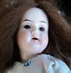tiny doll main view_03